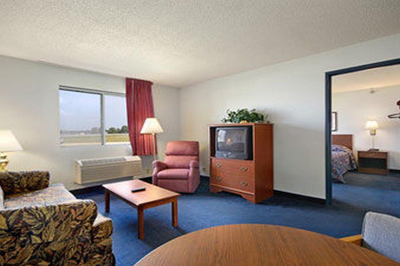 Red Roof Inn Auburn Room photo