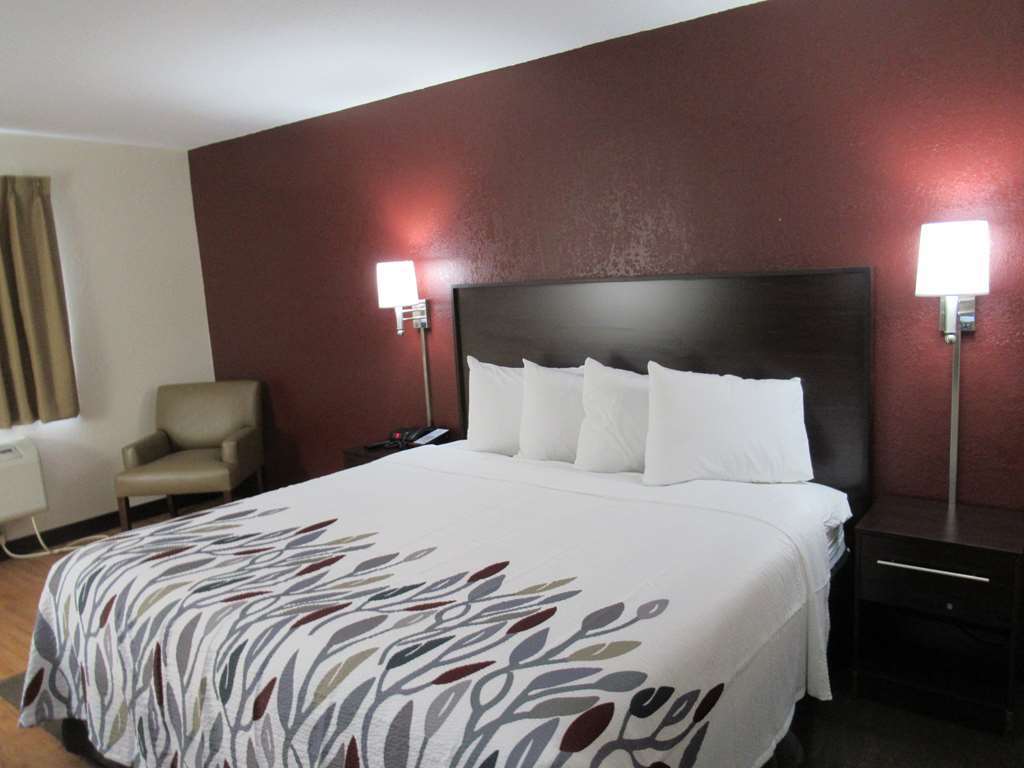 Red Roof Inn Auburn Room photo