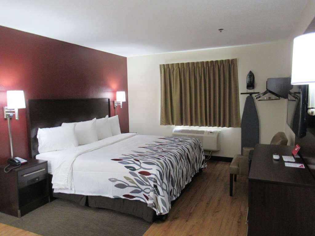 Red Roof Inn Auburn Room photo